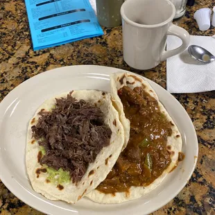 Barbacoa con quacamole y lenqua taco!!!