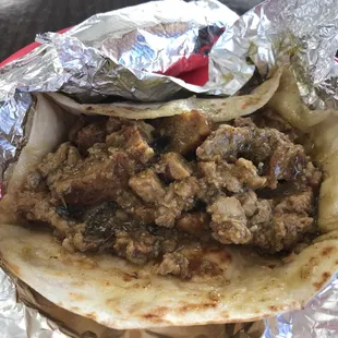 Taco de chicharrón en salsa verde.. mm ricooo