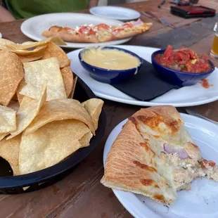Chips &amp; Salsa/Queso and a Colorado pizza