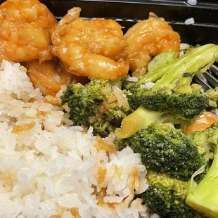 Shrimp &amp; Broccoli !! The lunch special ends at 3 Mon-Sat. huge satisfying shrimps!! great shrimp to broccoli ratio!! portion for 2 days