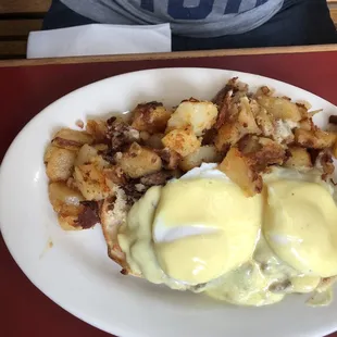 Eggs Benedict with Corned Beef