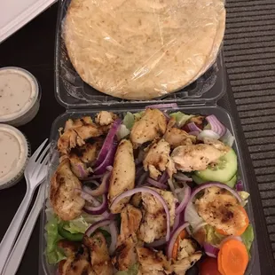 Tossed Salad with Grilled Chicken and fresh warm pita bread