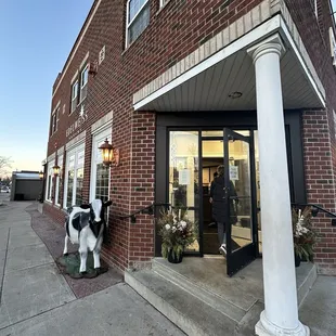 the entrance to the restaurant