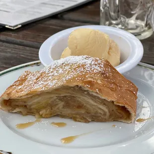 One of the best apple strudels EVER ! - note to self:  Order 2 next time !