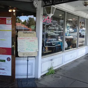 Saturday, February 03, 2024, and I've arrived at Edelweiss 2 Restaurant, located in historic old town Auburn to enjoy prime rib.