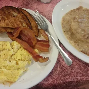Basic fairly bland breakfast, note the 'nuke burn marks' on edges of gravy...YUK!