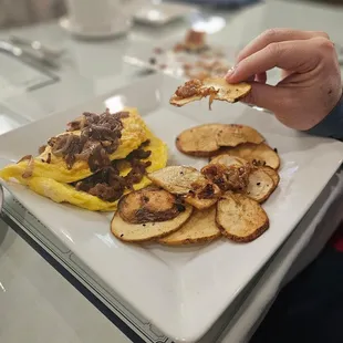 Merguez omelette with lyonnaise potatoes.