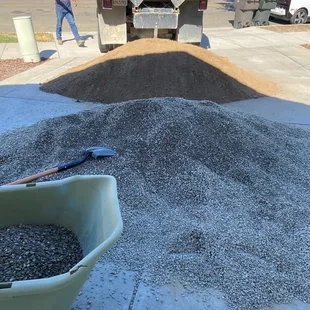 Gravel and sand in bulk