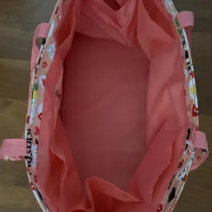 Inside of the Ultimate Tote. Pocket and storage love