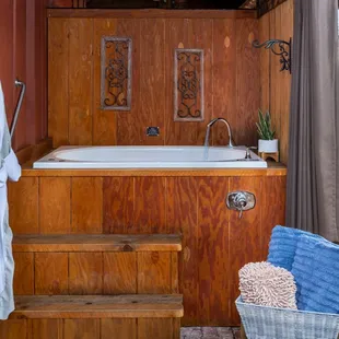 Cypress Room Private Outdoor Soaking Tub