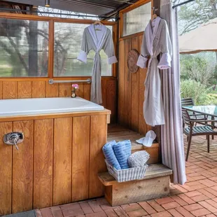 Cottonwood Room Private Outdoor Soaking Tub