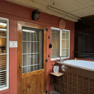 Stone Pine room with outdoor tub