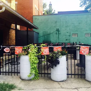 Edge in has a patio????