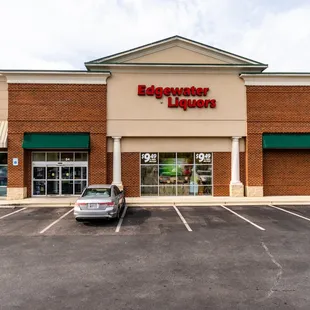 the exterior of the edgewater liquors store