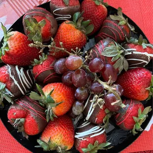 Small mixed fruit plate.