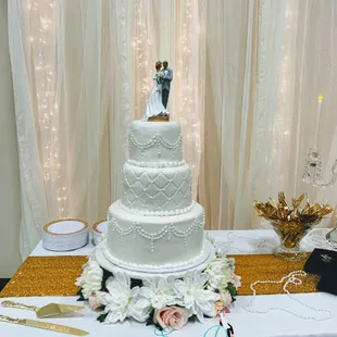 Clasic white all beaded piping  servings 150  flavor all Devils food