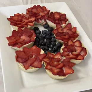 Strawberry flower tart