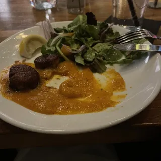 SEARED SCALLOP WITH MANGO & SPRING GREENS