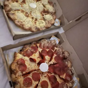 Ricotta pizza with white sauce, pepperoni pizza with red sauce