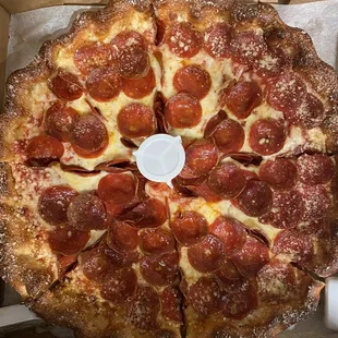 Pepperoni pizza (medium)