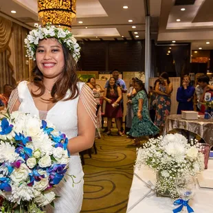 Laiza smiling before throwing the bouquet to the crowd.