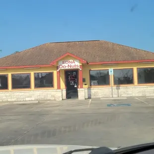 the outside of a restaurant