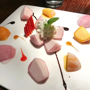 Mochi ice cream (strawberry and mango)
