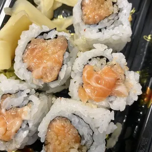 Spicy Crunchy Salmon Roll