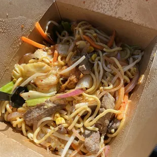 Steak lo mein stir fry