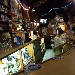 Solid dive bar