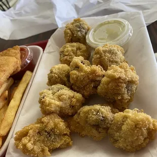 This is the fried mushrooms from Ed&apos;s. They&apos;re juicy and crispy and will put you in a great mood.