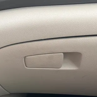 Grease on the glove compartment, what you looking for ?