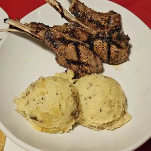 Lampchops with garlic mashed potatoes