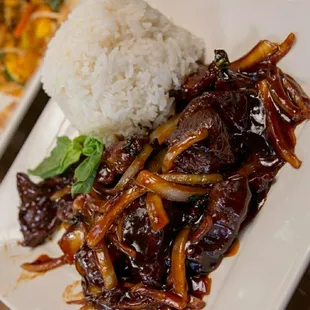 Basil Beef $9 for Lunch on Thursday and Fridays 11am-4pm, Delicious food and great Cocktails with Happy Hour and Live Music .