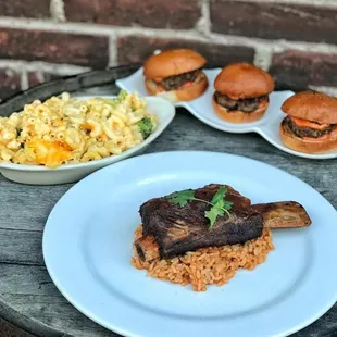 Damn Good Short Ribs , Mac &apos;N Cheese and Turkey Sliders . Delicious food and great Cocktails with Happy Hour and Live Music .