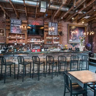 Delicious food and great Cocktails with Happy Hour and Live Jazz Music