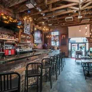 Delicious food and great Cocktails with Happy Hour and Live Jazz Music