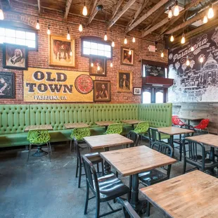 Delicious food and great Cocktails with Happy Hour and Live Jazz Music