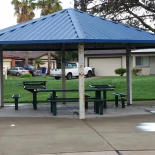 Shaded picnic area/bbq