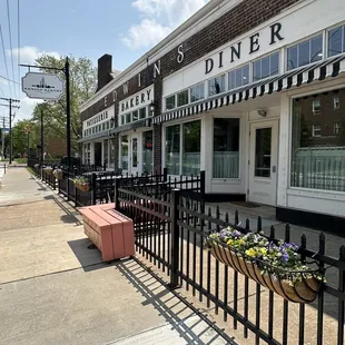 the outside of the restaurant