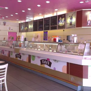 Orlando Biggest Ice Cream Shop, 40 amazing flavors, place that makes everyone happy