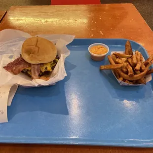 Bacon double Enzo w small cheese fry