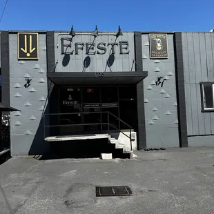 Efestē entrance