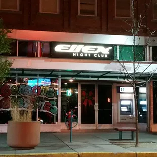 I miss going out with Felicia B and Anjoli L.... Where r u ladies ....