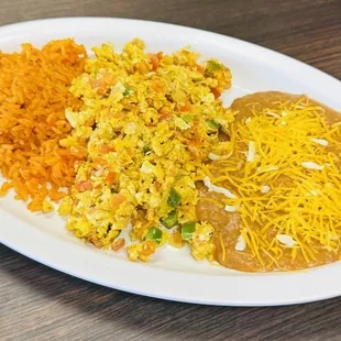 Huevos a la mexicana plate