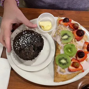 Crepe with chocolate muffin