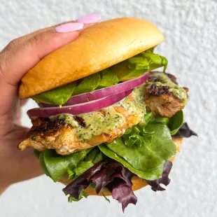 King’s Hawaiian® Grilled Chicken &amp; Avocado Sandwich