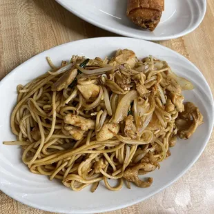 Chicken Lo Mein $8.50 (came with an egg roll)