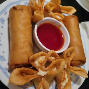 Egg rolls and cheese wonton