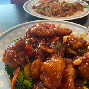 General Tso's Chicken Mongolian Beef
